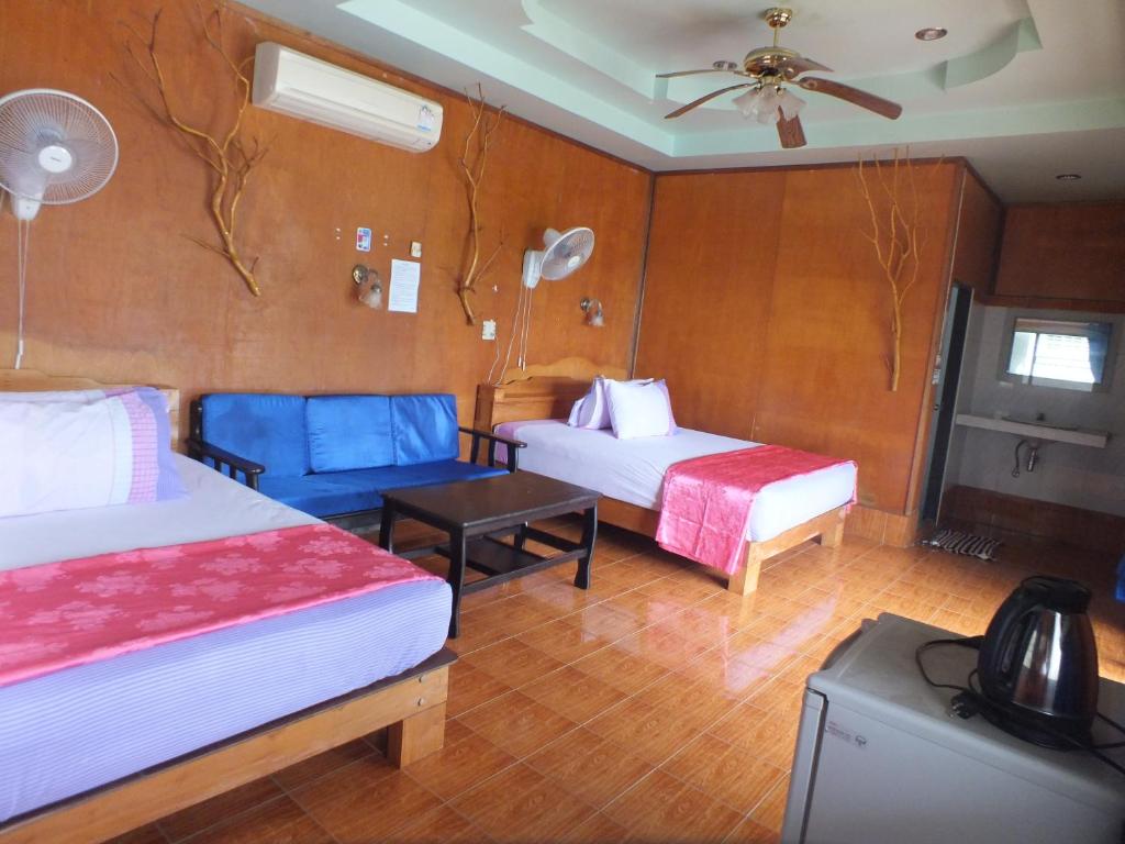 Postel nebo postele na pokoji v ubytování Queen Resort Koh Tao