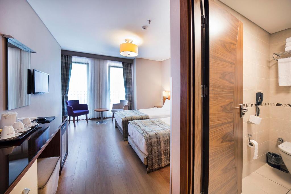 A bed or beds in a room at The Meretto Hotel Istanbul Old City