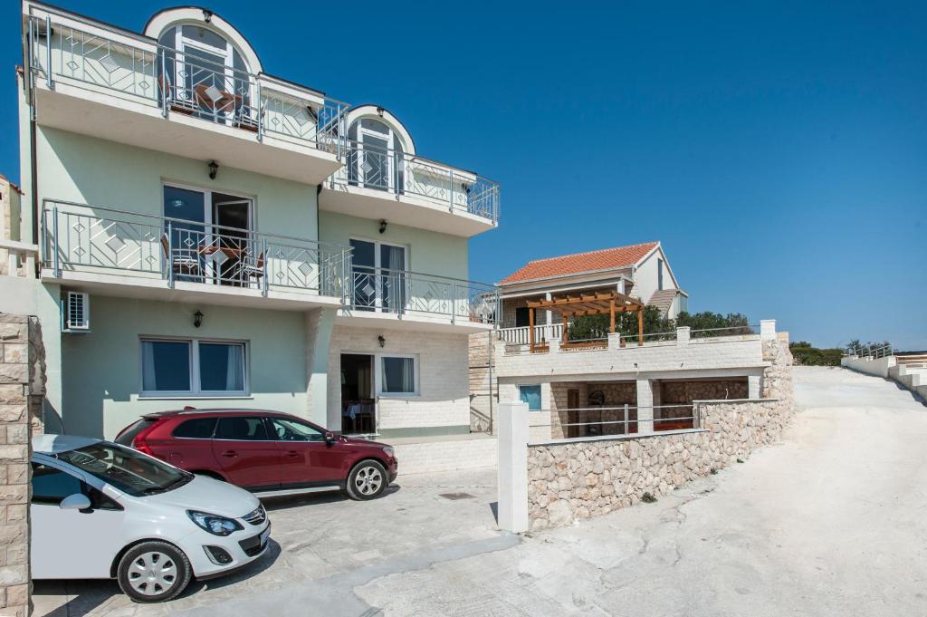 Budova, v ktorej sa vila nachádza