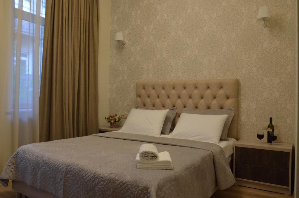 Postel nebo postele na pokoji v ubytování Hotel Griboedov