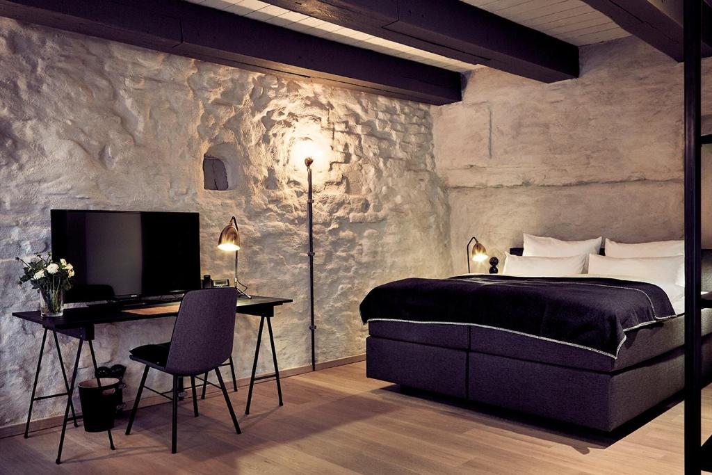 Säng eller sängar i ett rum på Fisher's Loft Hotel