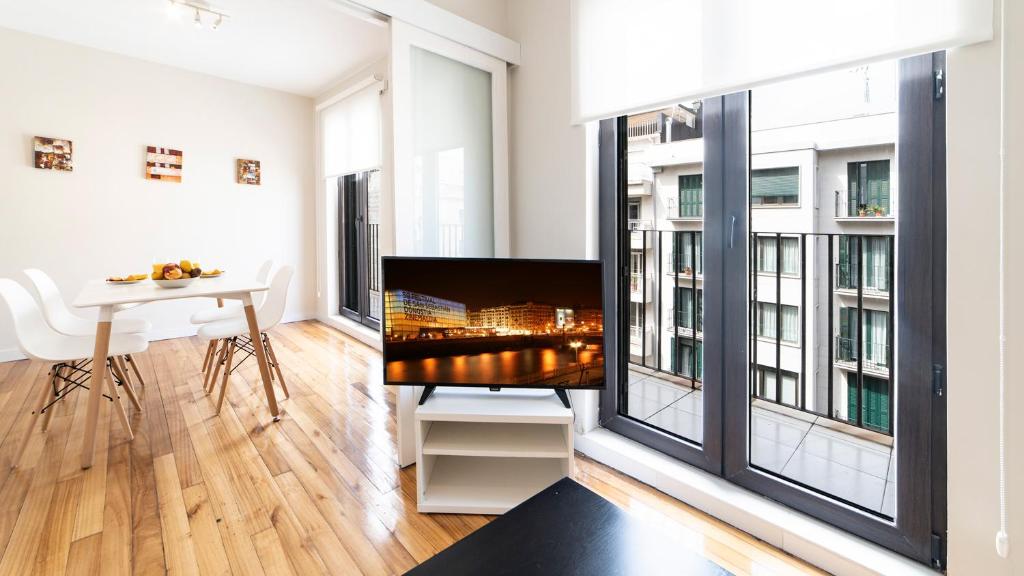 Televízia a/alebo spoločenská miestnosť v ubytovaní Concha Beach Apartment - SSHousing