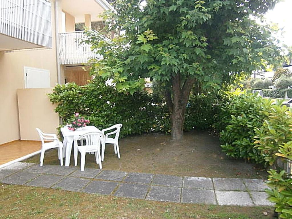 A garden outside Andrea