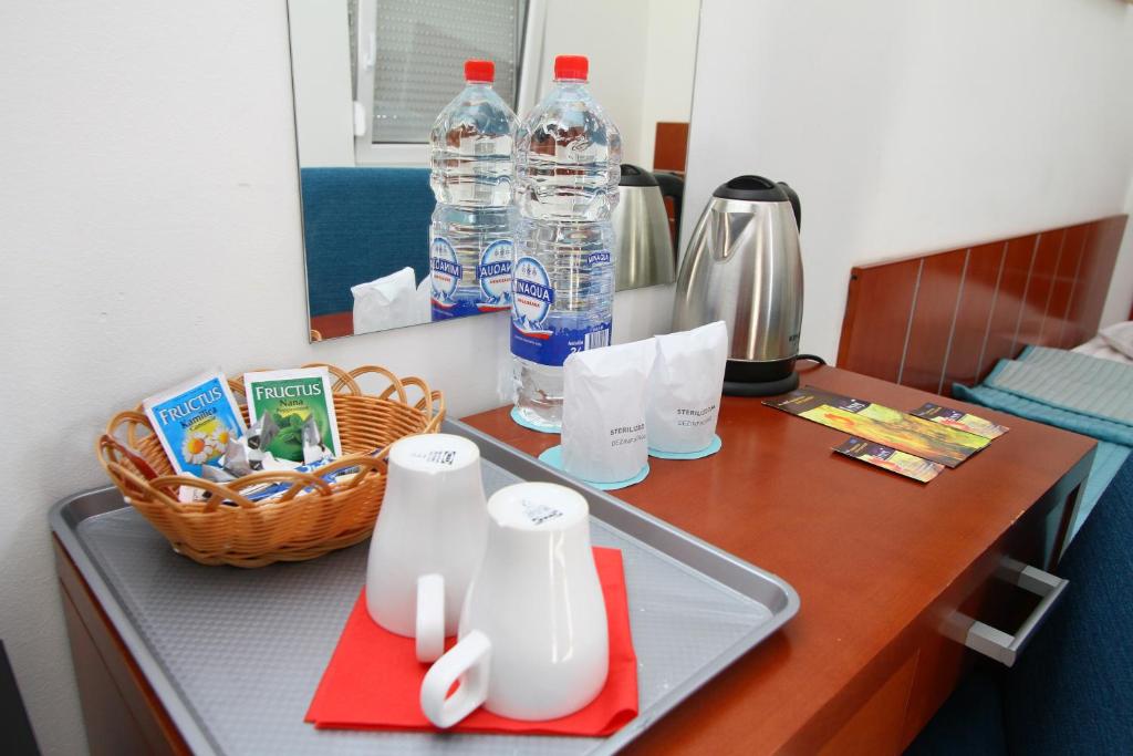 Příslušenství pro přípravu čaje a kávy v ubytování Guesthouse Villa Inn