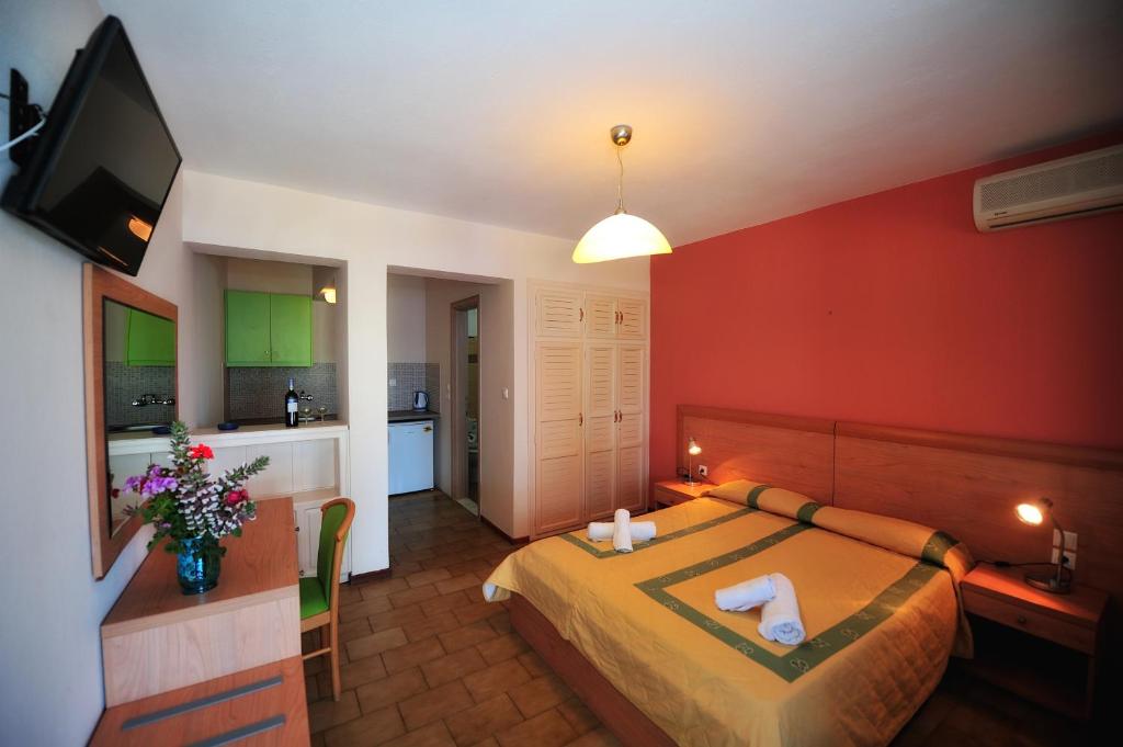 Postel nebo postele na pokoji v ubytování vassilias beach hotel