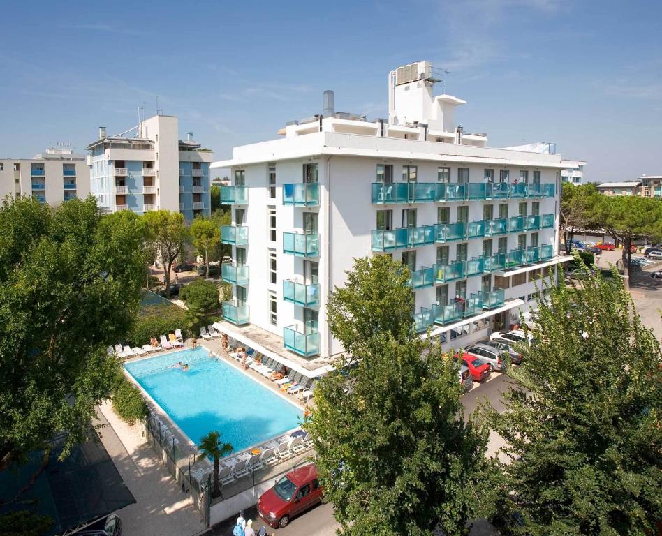 Bazén v ubytování Hotel Katja nebo v jeho okolí
