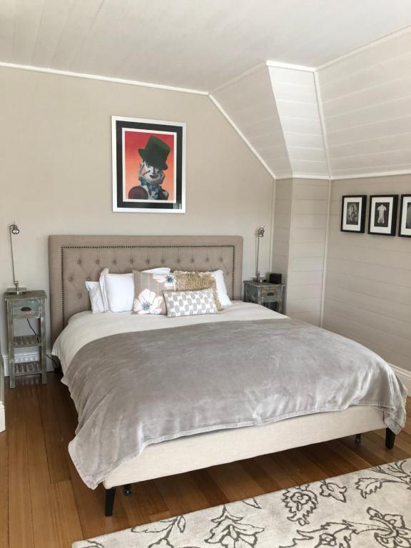 Postel nebo postele na pokoji v ubytování Arcoona Manor