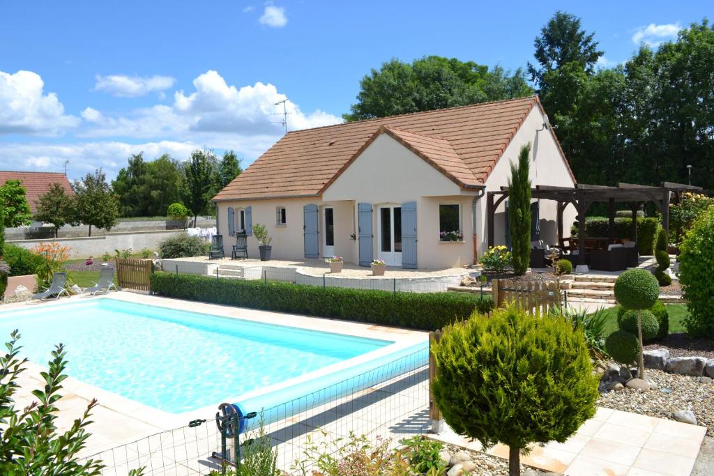 Bazén v ubytování Le Clos Gwladys nebo v jeho okolí
