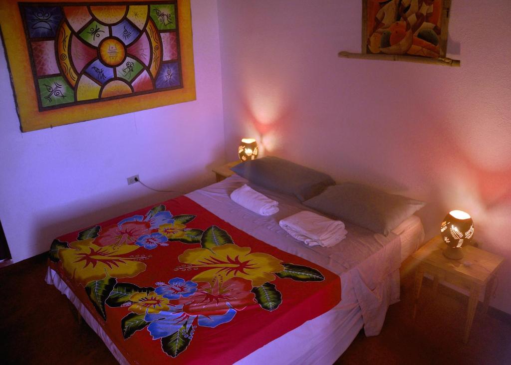 Postel nebo postele na pokoji v ubytování Hostel La Ballena Backpacker