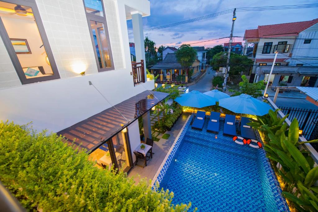 Tầm nhìn ra hồ bơi gần/tại HA Mountain View Pool Villa