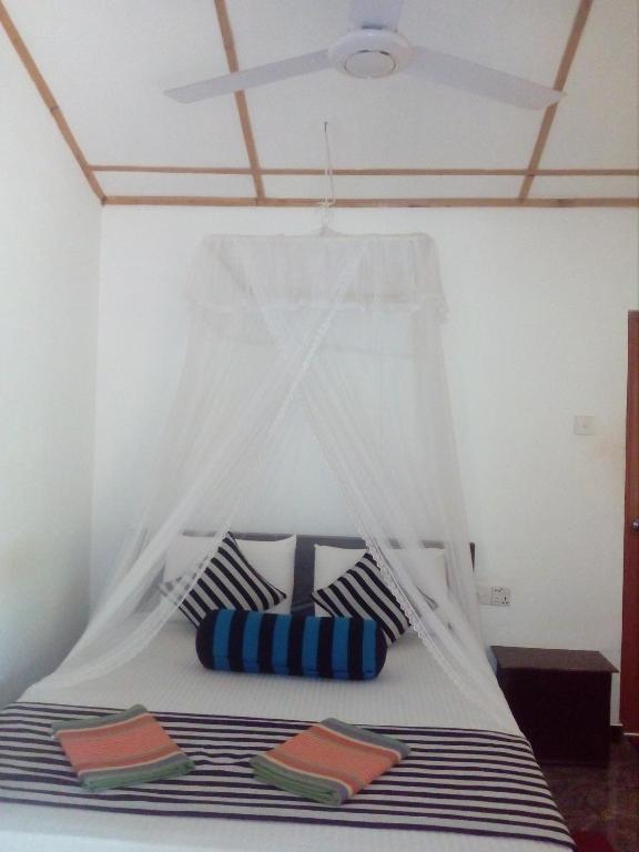 Postel nebo postele na pokoji v ubytování Nethmi Homestay