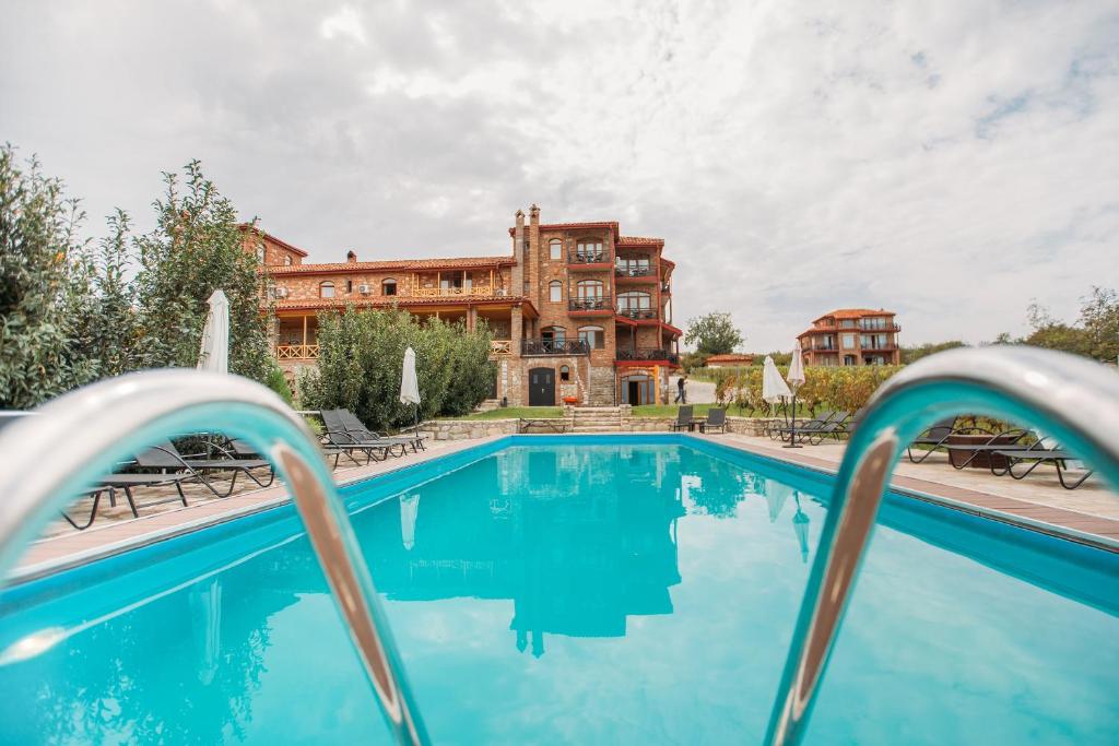 Bazén v ubytování Schuchmann Wines Château,Villas & SPA nebo v jeho okolí