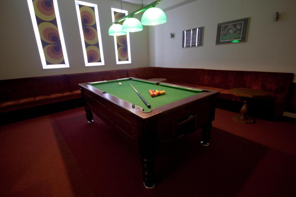 Biliár nebo kulečník v ubytování Norfolk Hotel