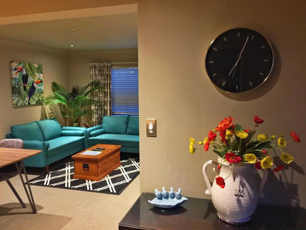 
Elegant Two Bedroom Apartment with Courtyard - Ground Floor
