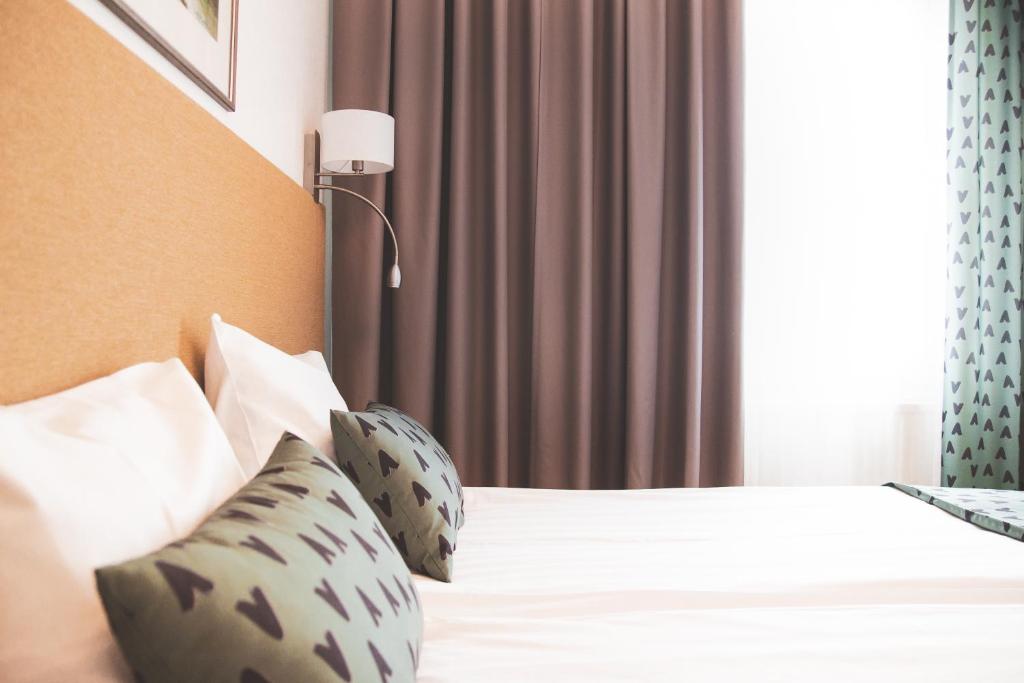Postel nebo postele na pokoji v ubytování Hotel Aakenus