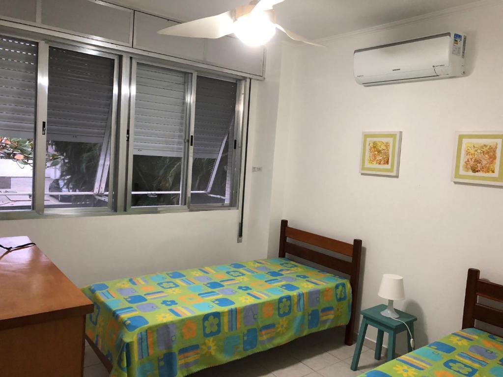  Apto com Ar condicionado a 200 m da praia - atrás do Shopping Enseada