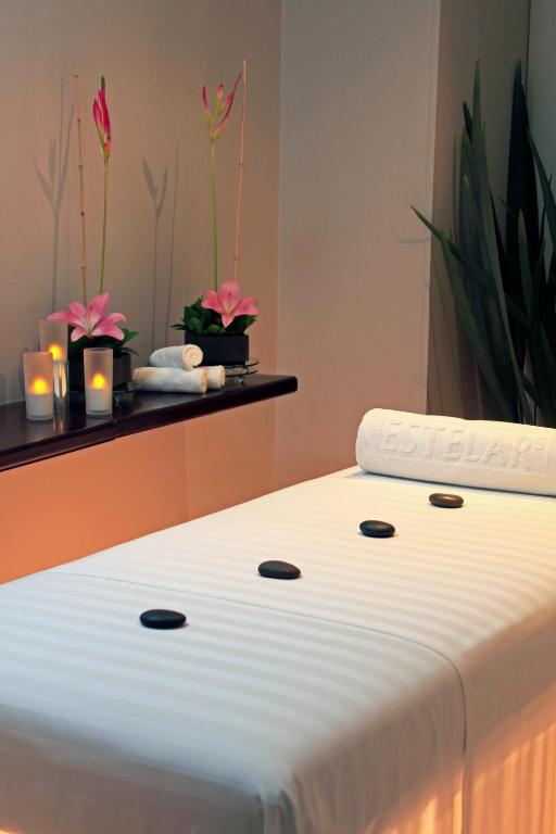 Postel nebo postele na pokoji v ubytování Hotel Estelar La Fontana