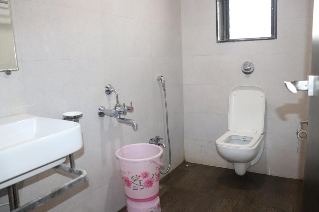 Koupelna v ubytování Hotel Sai Shubham