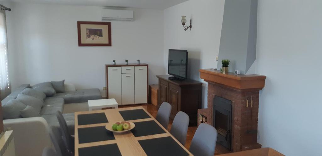 a living room with a table and a couch at Apartman Max in Sveti Ivan Zelina