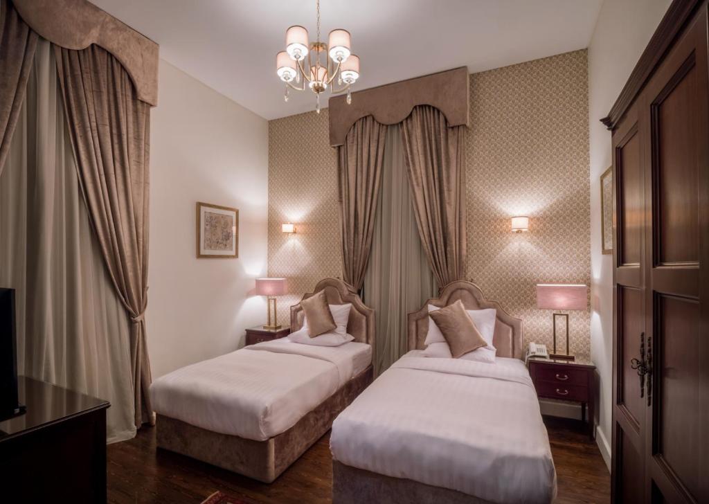 1920s Boutique Hotel and Restaurants - 1