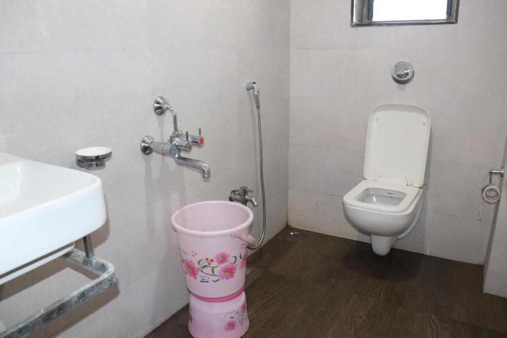 Koupelna v ubytování Hotel Sai Shubham