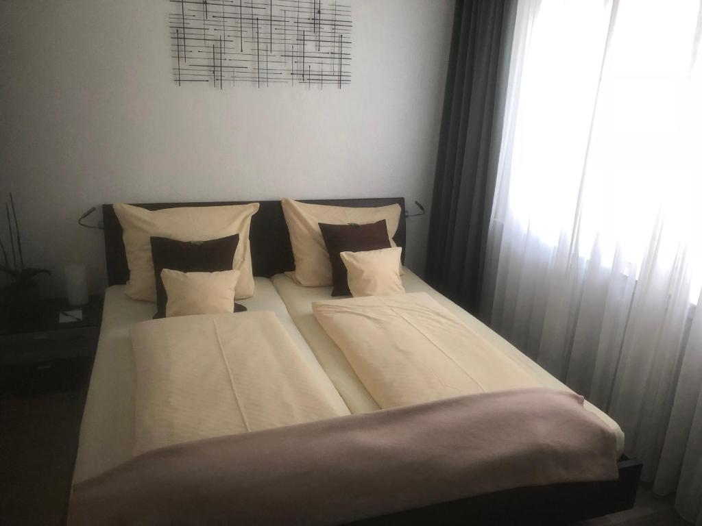 Postel nebo postele na pokoji v ubytování Hotel Sechzehn