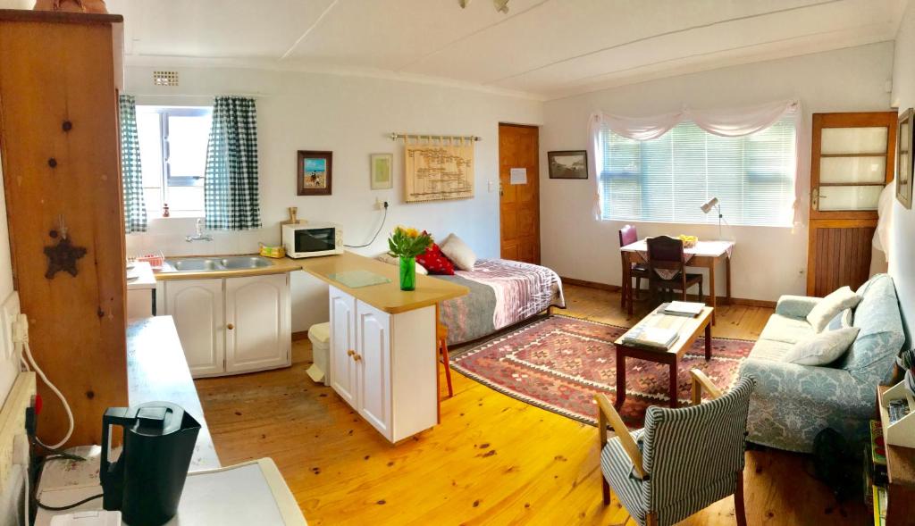 a living room with a bed and a kitchen at Casa Oma in Fisherhaven