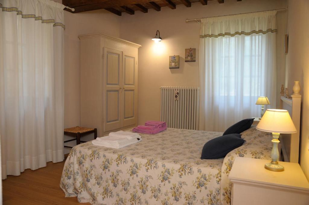 Postel nebo postele na pokoji v ubytování Dimora delle Camelie