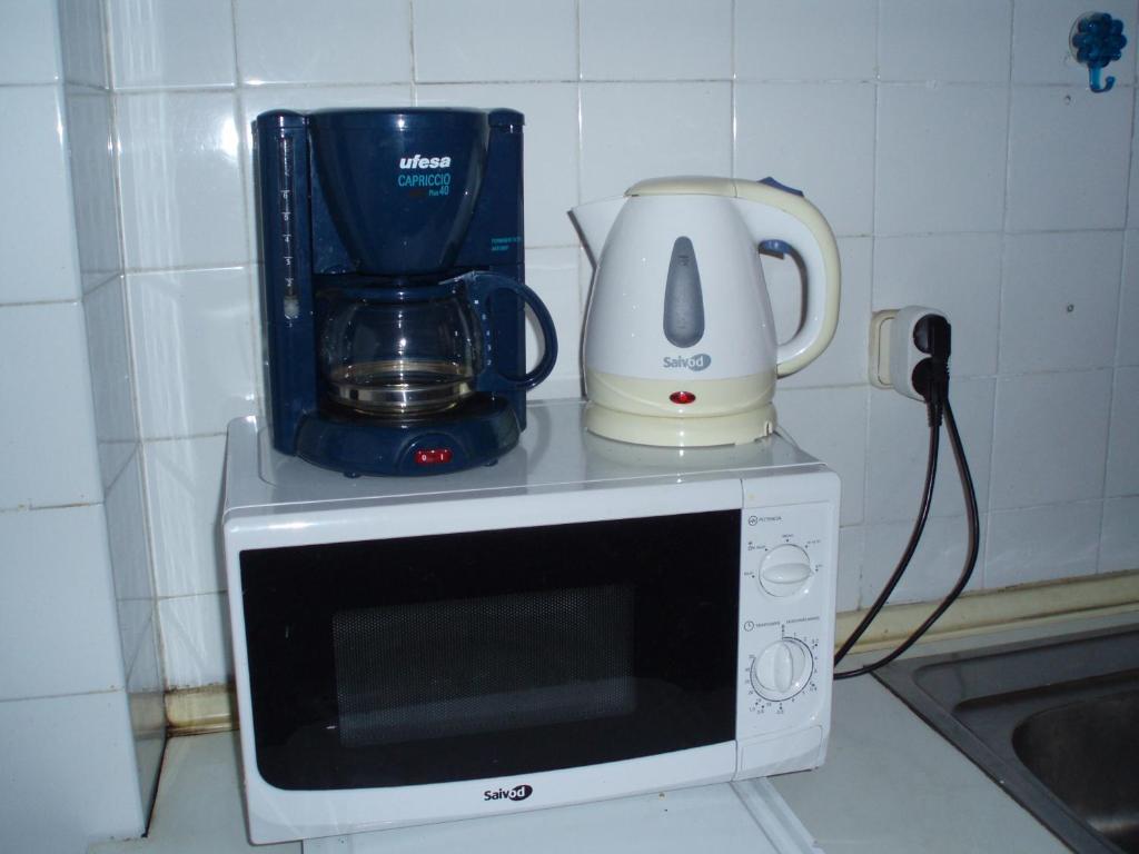 Příslušenství pro přípravu čaje a kávy v ubytování Hostal Castilla