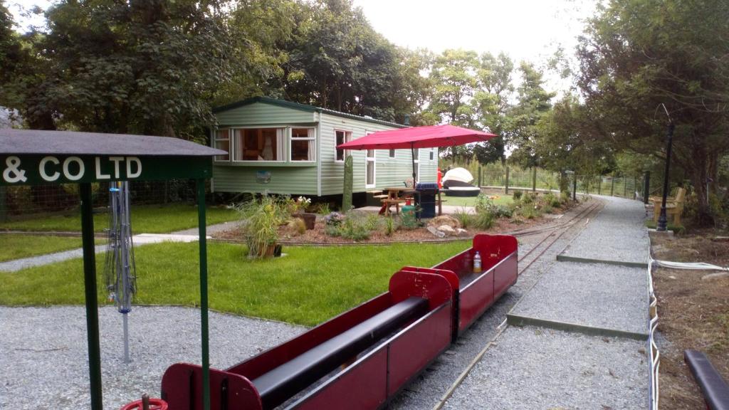 Gallery image of Railway Cottage Caravans No2 in Llandyfrydog