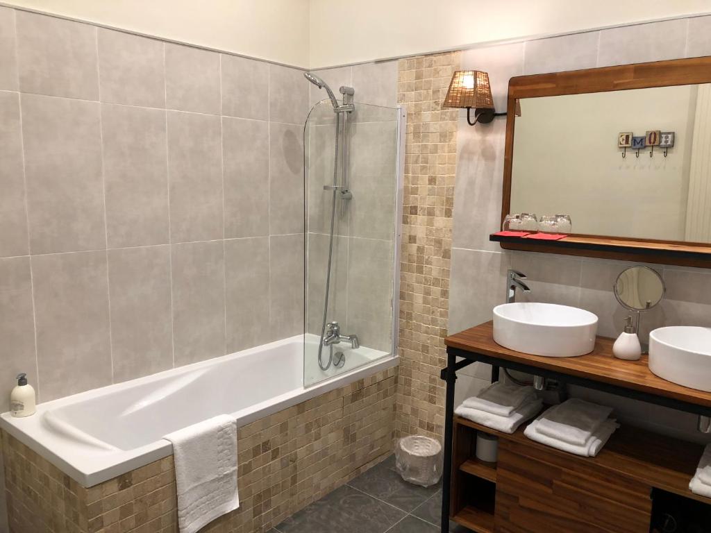 Gentil'Home - Toulouse B&B Prestige - Habitación Triple Con Vistas Al Jardín