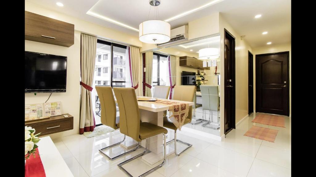 Grand Apartment near BGCにあるキッチンまたは簡易キッチン