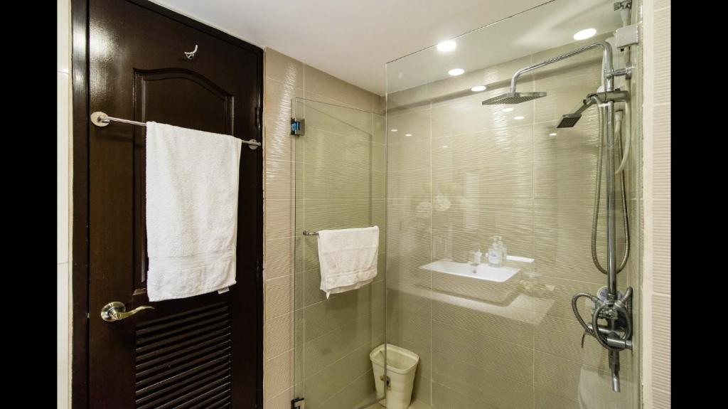 Grand Apartment near BGCにあるバスルーム