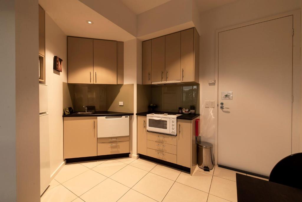 Kuchyň nebo kuchyňský kout v ubytování Hilltop Apartments Phillip Island