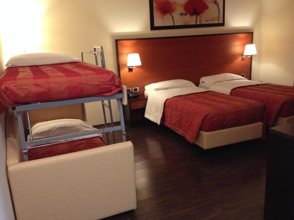 Ένα ή περισσότερα κρεβάτια σε δωμάτιο στο Gullo Hotel