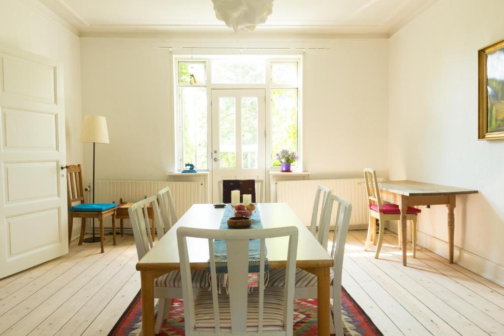 Posezení v ubytování Spacious Private Apartment for Family Holiday