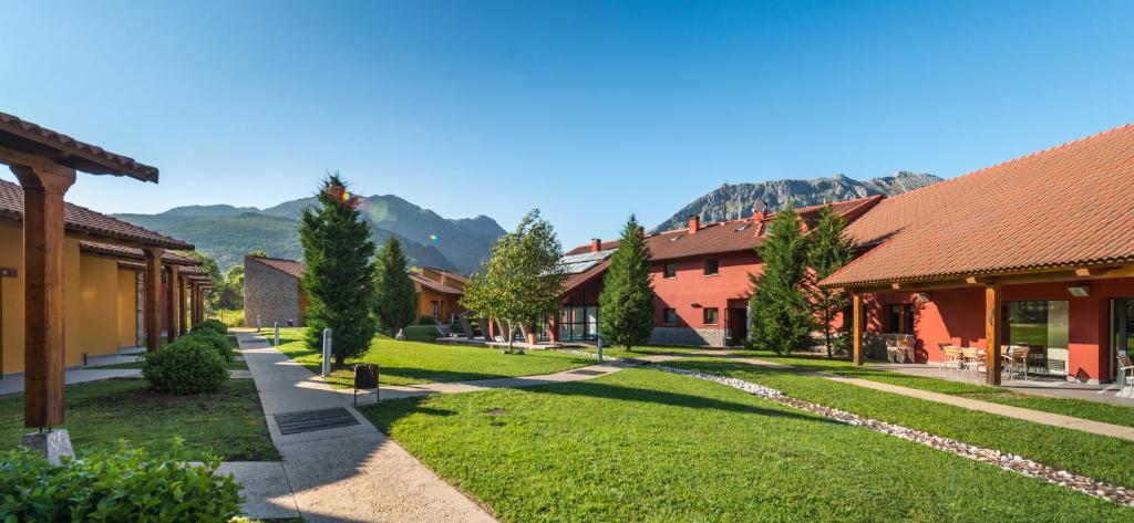 Nespecifikovaný výhled na hory nebo výhled na hory při pohledu z hotelu