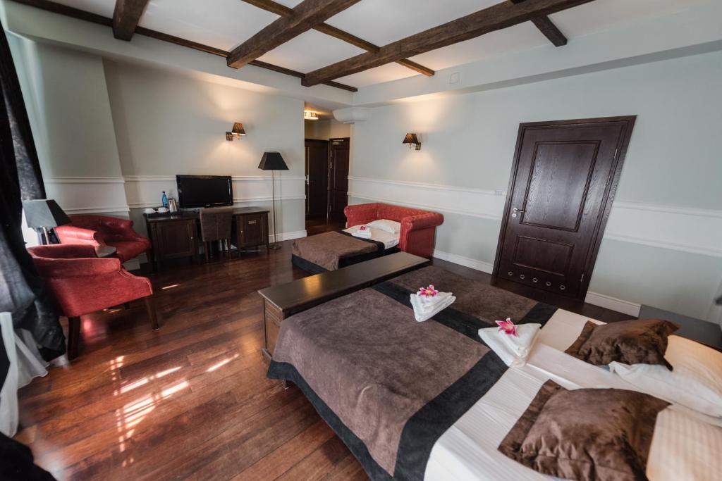 
Superior Triple Room with City View
