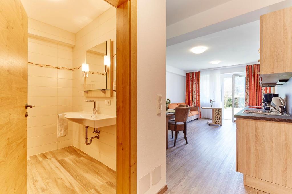 Kuchyň nebo kuchyňský kout v ubytování Apartment Bergsee