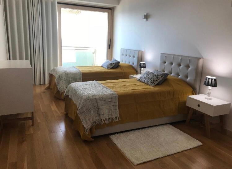 Een bed of bedden in een kamer bij Praia da California Apartment