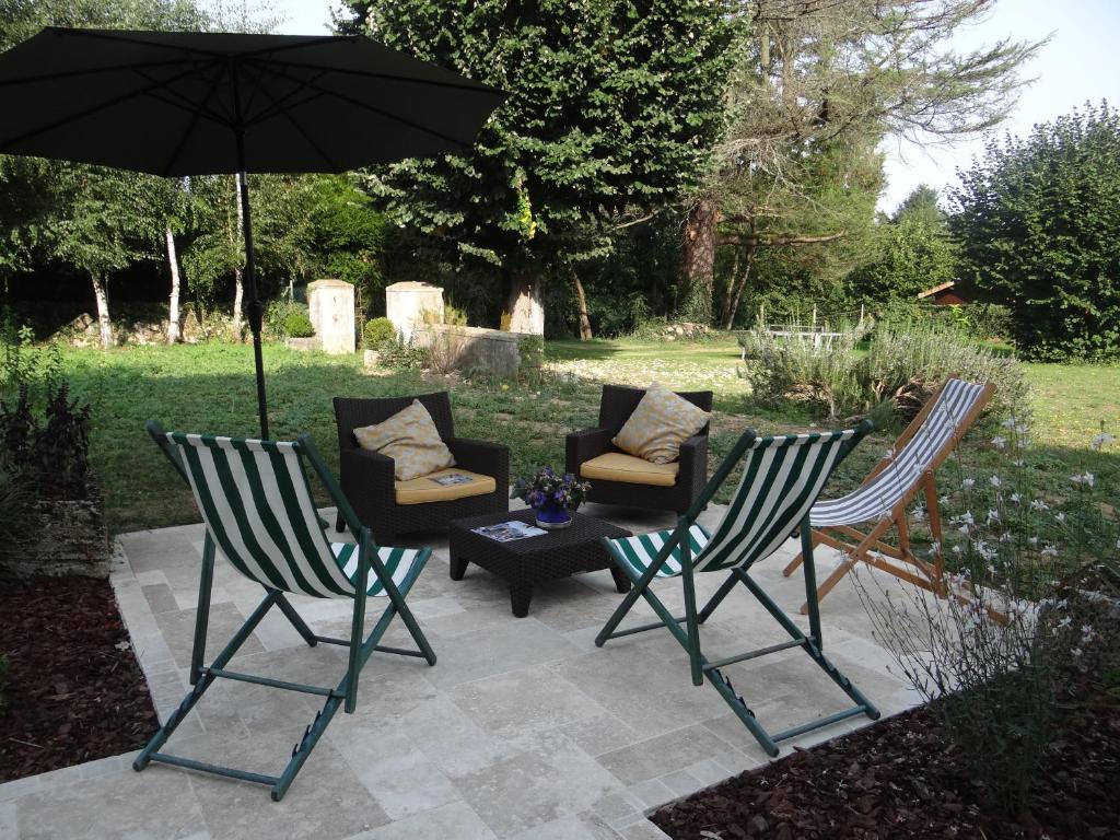 Photo de la galerie de l'établissement Les Tilleuls - Chambres d'hôtes - La Rochefoucauld, à La Rochefoucauld