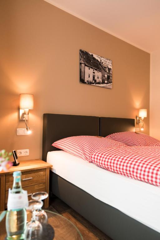 Postel nebo postele na pokoji v ubytování Hotel Am Dalwigker Tor