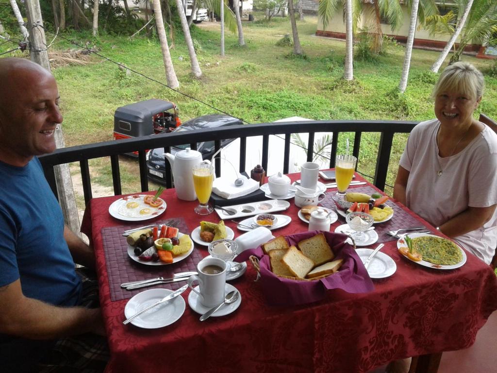 Sri Lancashire Guest House - 9