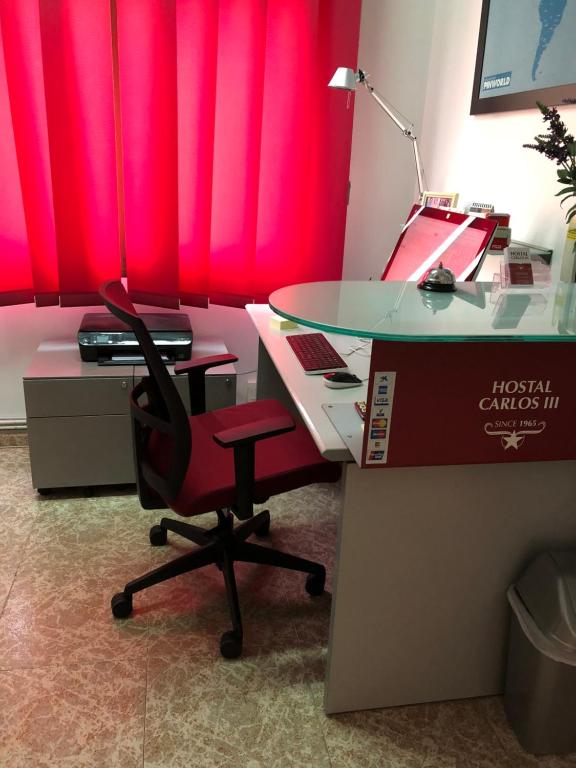 Fotografie z fotogalerie ubytování Hostal Carlos III v destinaci El Prat de Llobregat