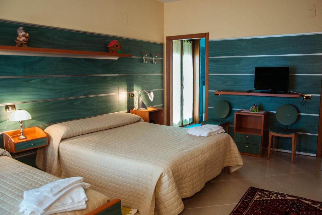 Ліжко або ліжка в номері La Villa Resort Pignola