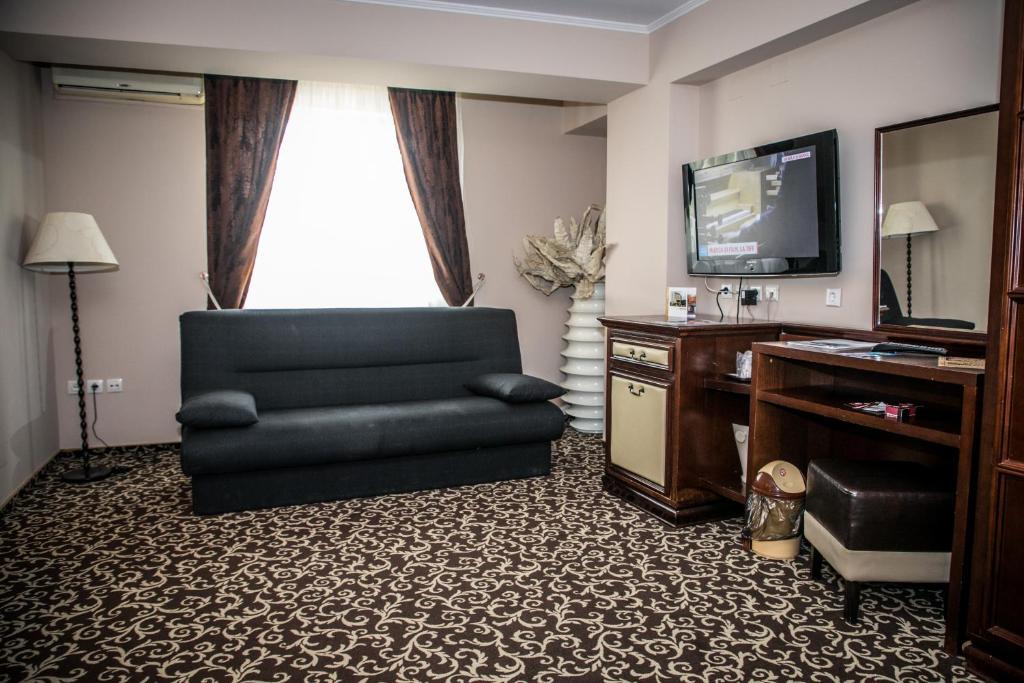 TV a/nebo společenská místnost v ubytování Hotel Megalos