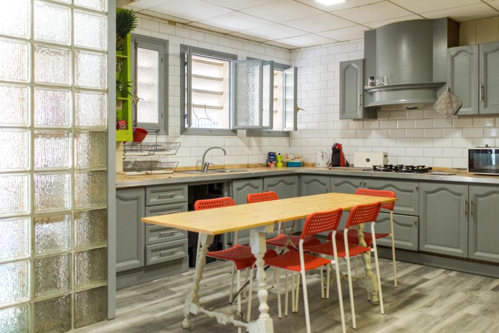Kuchyň nebo kuchyňský kout v ubytování Big Room Happy Alicante