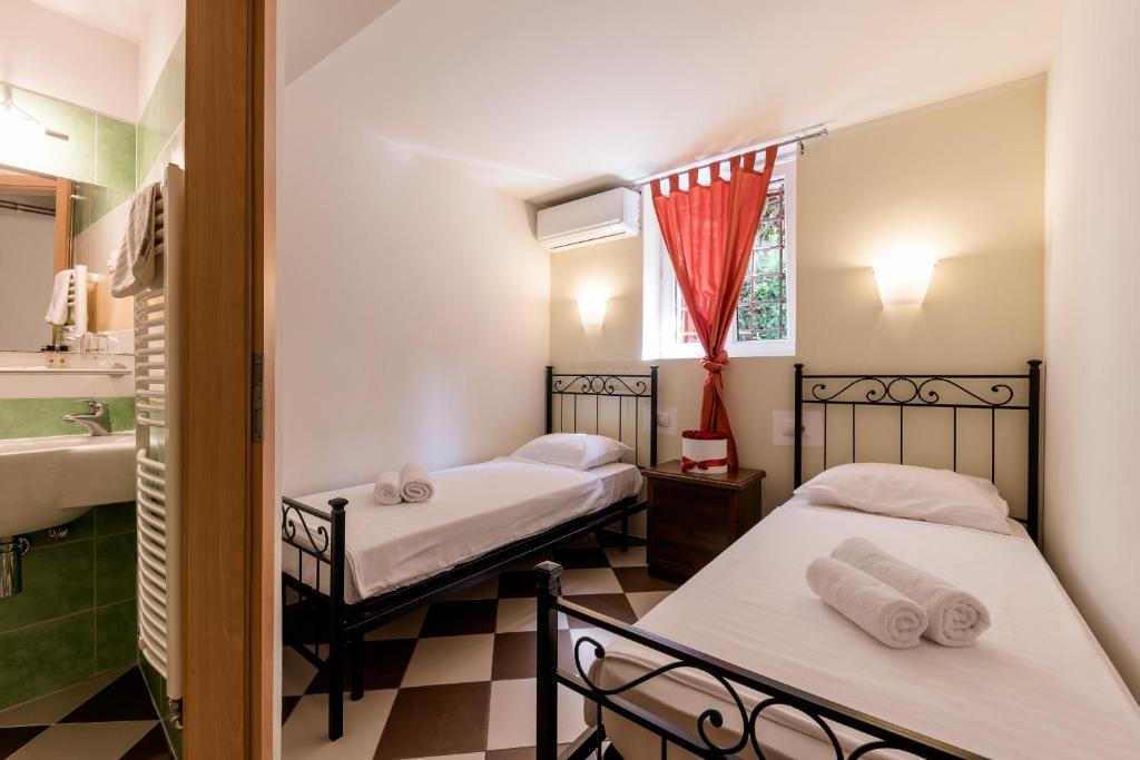 two beds in a small room with a bathroom at Miracolo di Mare Retro in Piran