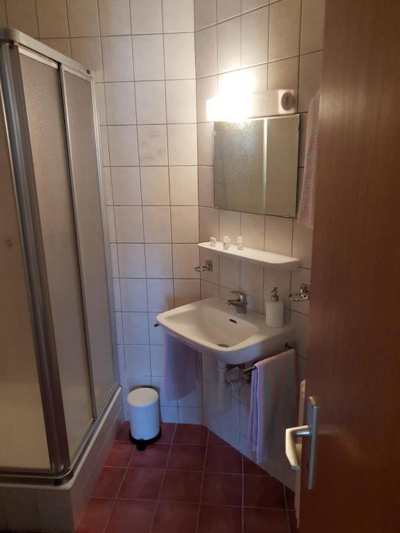 Koupelna v ubytování Auberge de Ballens