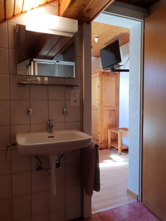 Koupelna v ubytování Auberge de Ballens